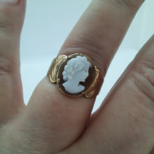 Load image into Gallery viewer, Antique 9ct Gold Shell Cameo Ring