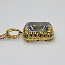 Load image into Gallery viewer, 18ct Gold Blue Topaz Pendant