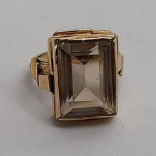 Load image into Gallery viewer, Vintage 9ct Gold Emerald Cut Quartz Ring
