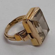 Load image into Gallery viewer, Vintage 9ct Gold Emerald Cut Quartz Ring