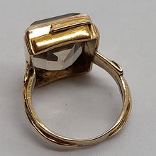 Load image into Gallery viewer, Vintage 9ct Gold Emerald Cut Quartz Ring