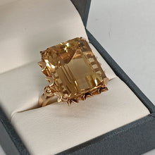 Load image into Gallery viewer, Vintage 18ct Gold Citrine Cocktail Ring.

