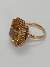 Load image into Gallery viewer, Vintage 18ct Gold Citrine Cocktail Ring.
