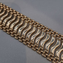 Load image into Gallery viewer, Vintage 9ct Gold Bracelet
