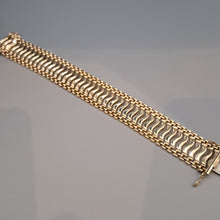 Load image into Gallery viewer, Vintage 9ct Gold Bracelet
