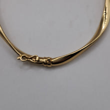 Load image into Gallery viewer, 9ct Gold Twist and Wave Bracelet
