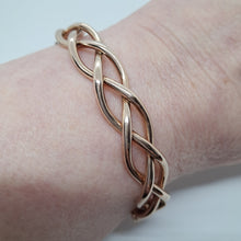 Load image into Gallery viewer, Vintage 9ct Gold Twist Bracelet
