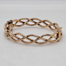 Load image into Gallery viewer, Vintage 9ct Gold Twist Bracelet
