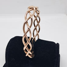 Load image into Gallery viewer, Vintage 9ct Gold Twist Bracelet
