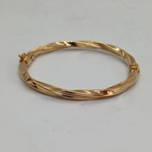 Load image into Gallery viewer, 9ct Yellow Gold Decorative Twist Bracelet
