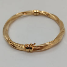 Load image into Gallery viewer, 9ct Yellow Gold Decorative Twist Bracelet
