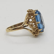 Load image into Gallery viewer, Vintage 9ct Gold Blue Topaz Ring
