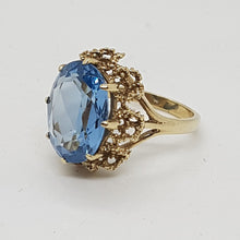 Load image into Gallery viewer, Vintage 9ct Gold Blue Topaz Ring
