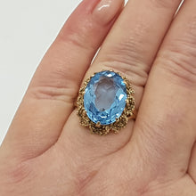 Load image into Gallery viewer, Vintage 9ct Gold Blue Topaz Ring
