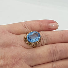 Load image into Gallery viewer, Vintage 9ct Gold Blue Topaz Ring
