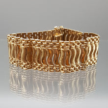 Load image into Gallery viewer, Vintage 9ct Gold Bracelet
