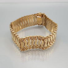 Load image into Gallery viewer, Vintage 9ct Gold Bracelet
