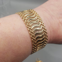 Load image into Gallery viewer, Vintage 9ct Gold Bracelet
