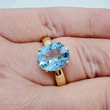 Load image into Gallery viewer, 9ct Gold Blue Topaz Ring
