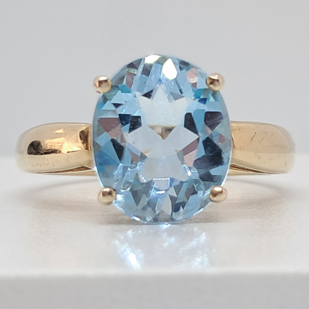 9ct Gold Blue Topaz Ring