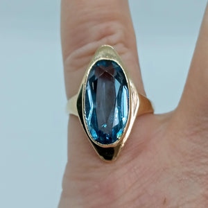 9ct Gold Blue Spinel Dress Ring