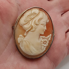 Load image into Gallery viewer, Vintage 9ct Gold Cameo Brooch
