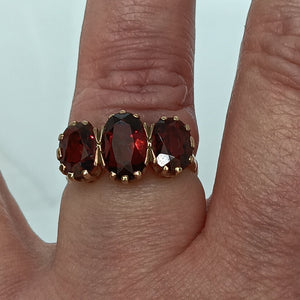 Vintage 9ct Gold Garnet Ring