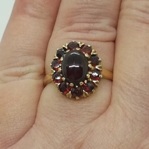 Vintage 9ct Gold Garnet Cluster Ring