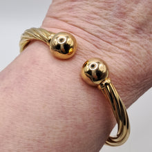 Load image into Gallery viewer, 9ct Gold Barley Twist Torc Bracelet
