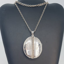 Load image into Gallery viewer, Vintage Sterling Silver Locket Pendant
