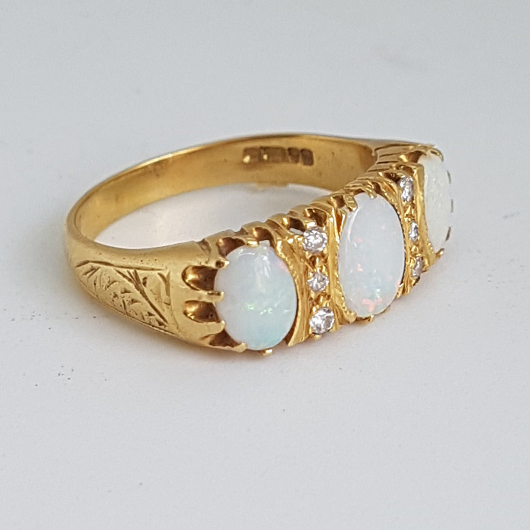 Vintage 18ct Gold Opal and Diamond Ring