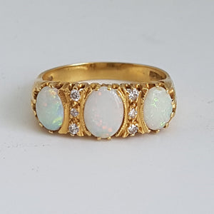 Vintage 18ct Gold Opal and Diamond Ring