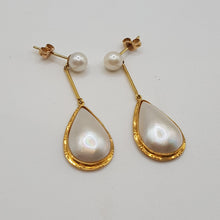 Load image into Gallery viewer, 14ct Gold Pearl Drop Earrings

