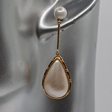 Load image into Gallery viewer, 14ct Gold Pearl Drop Earrings
