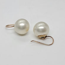 Load image into Gallery viewer, 9ct Gold Cultured Pearl Drop Earrings

