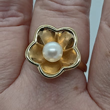 Load image into Gallery viewer, Vintage 14ct Gold Cultured Pearl Ring
