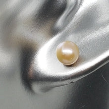 Load image into Gallery viewer, 9ct Gold Cultured Pearl Stud Earrings
