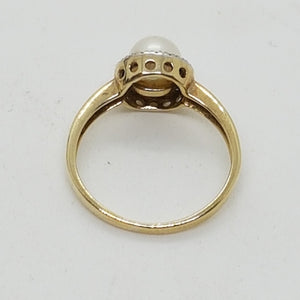 9ct Gold Cultured Pearl Diamond Ring