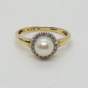 9ct Gold Cultured Pearl Diamond Ring