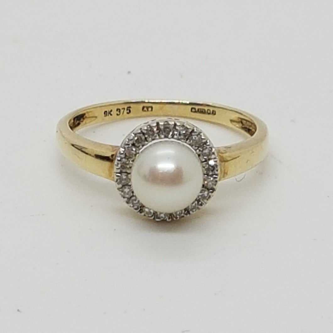 9ct Gold Cultured Pearl Diamond Ring