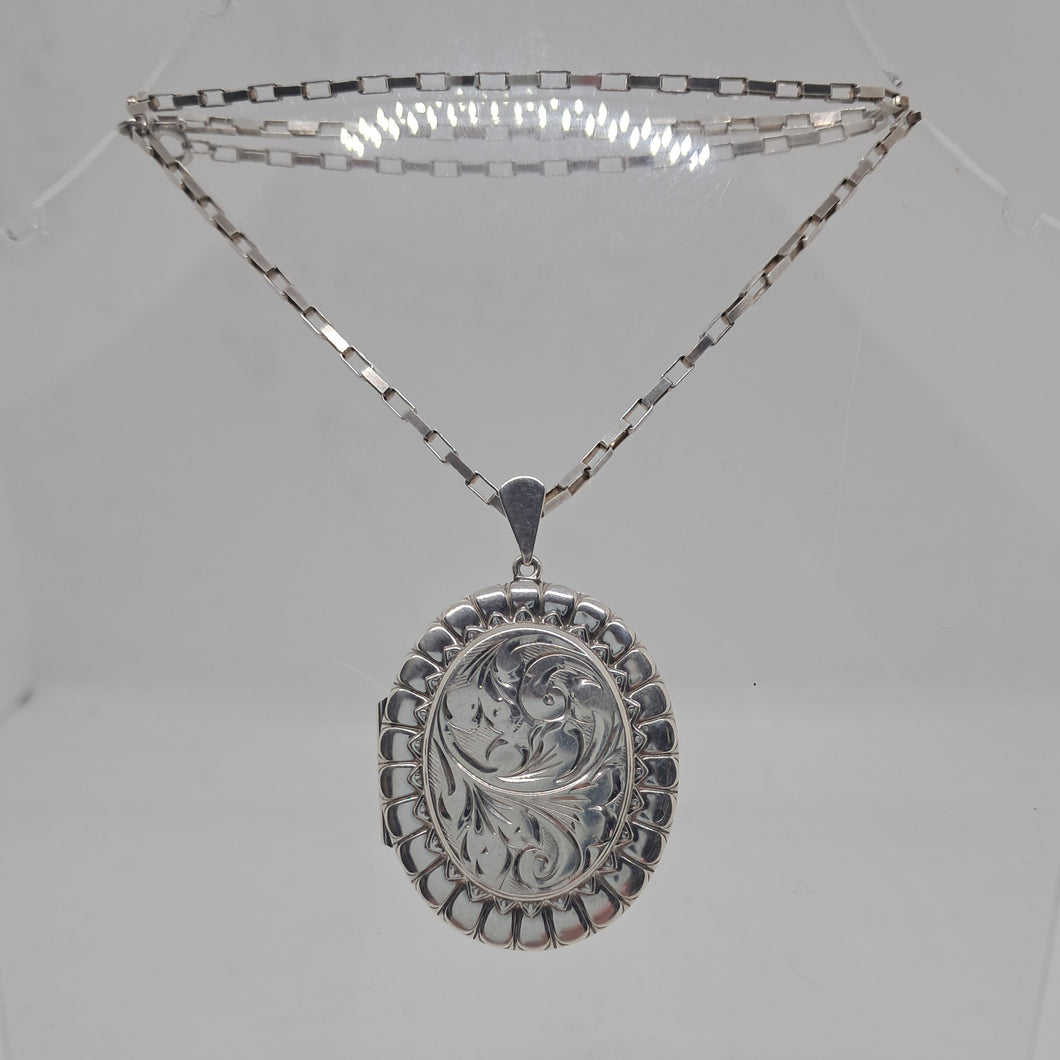 Vintage Sterling Silver Locket.