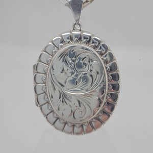 Vintage Sterling Silver Locket.