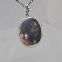 Load image into Gallery viewer, Vintage Sterling Silver Locket.
