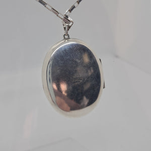 Vintage Sterling Silver Locket.