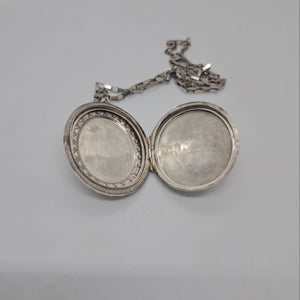 Vintage Sterling Silver Locket.