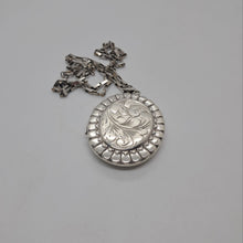 Load image into Gallery viewer, Vintage Sterling Silver Locket.
