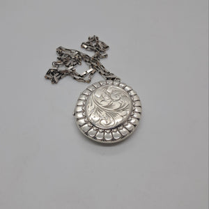 Vintage Sterling Silver Locket.