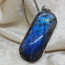 Load image into Gallery viewer, Vintage Sterling Silver and Labradorite Pendant
