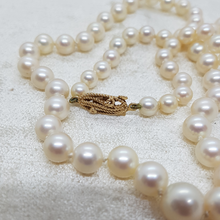 Load image into Gallery viewer, Vintage Cultured Pearl Necklace with 9ct Gold Clasp
