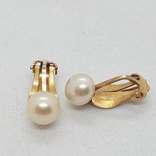 Load image into Gallery viewer, 9ct Gold and Pearl Clip-on Earrings

